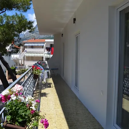 17 Pines Apartmán *