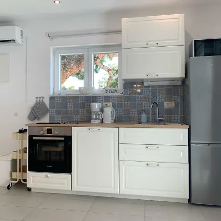 17 Pines Makarska