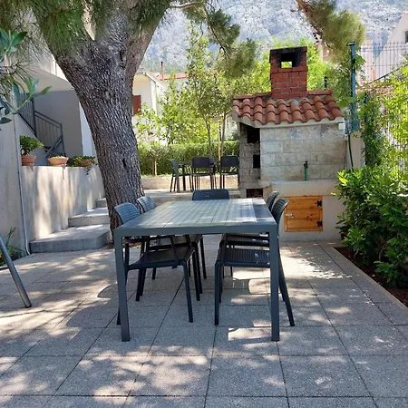17 Pines Apartman Makarska