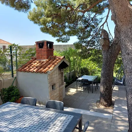 17 Pines Apartment