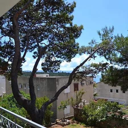 17 Pines Apartment
