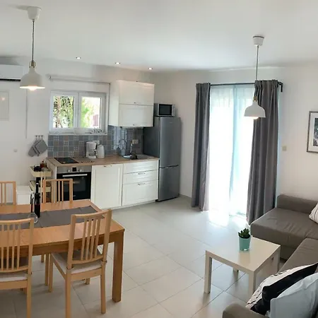 17 Pines Apartman Makarska