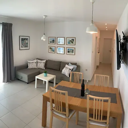 17 Pines Apartment