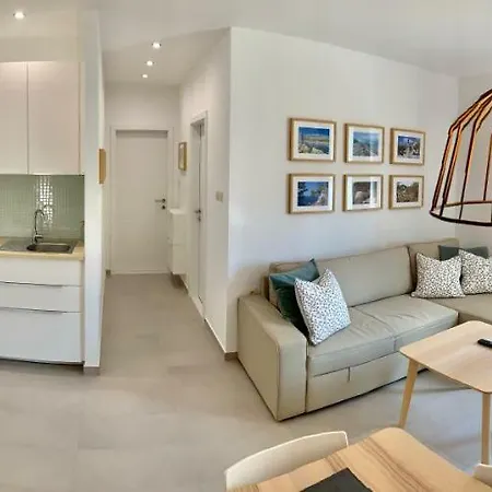 17 Pines Apartment *