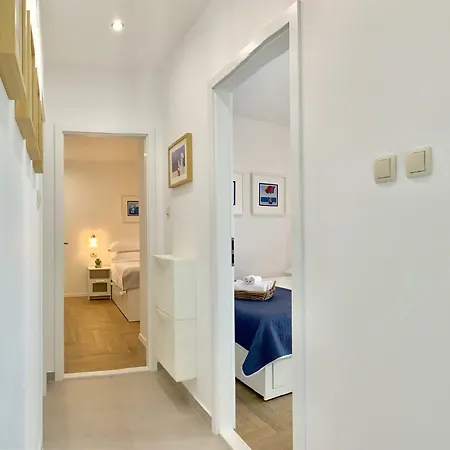 17 Pines Apartment